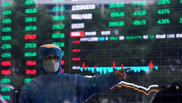 A worker wearing a protective suit is seen inside the Shanghai Stock Exchange building, as the country is hit by a new coronavirus outbreak - Sputnik International