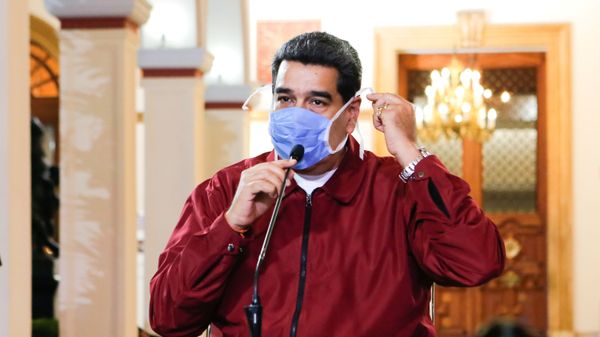 Venezuela's President Nicolas Maduro wears a protective face mask as he speaks during a meeting at Miraflores Palace in Caracas, Venezuela March 13, 2020 Venezuela's President Nicolas Maduro wears a protective face mask as he speaks during a meeting at Miraflores Palace in Caracas, Venezuela March 13, 2020 - Sputnik International