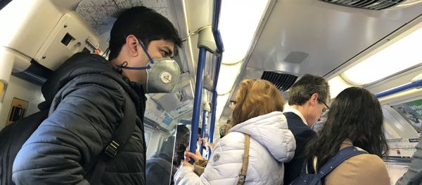 A man wears a mask on the London Underground amid the coronavirus outbreak - Sputnik International