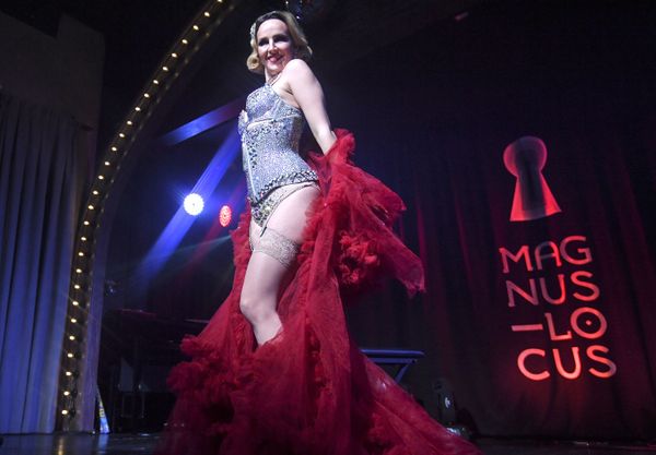 Razzle Dazzle Them! Twenties Revived With Spectacular Ladies of Burlesque Cabaret Show in Moscow - Sputnik International