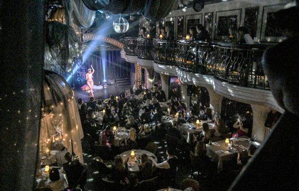 Razzle Dazzle Them! Twenties Revived With Spectacular Ladies of Burlesque Cabaret Show in Moscow - Sputnik International