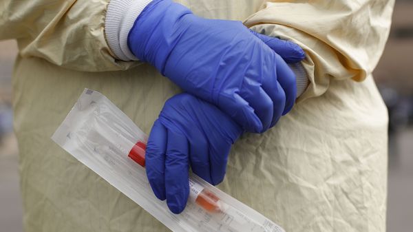 A nurse holds a swabs and test tube kit to test people for COVID-19, the disease that is caused by the new coronavirus, at a drive through station set up in the parking lot of the Beaumont Hospital in Royal Oak, Mich., Monday, 16 March 2020. - Sputnik International