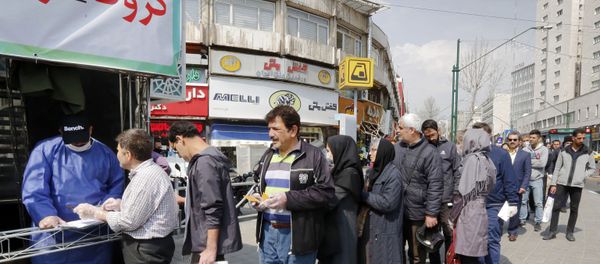 People queue in line to receive packages for precautions against COVID-19 coronavirus disease provided by the Basij, a militia loyal to Iran's Islamic republic establishment, from a booth outside Meydane Valiasr metro station in the capital Tehran on March 15, 2020. - Iran on March 15 announced that the new coronavirus has killed 113 more people, the highest single-day death toll yet in one of the world's worst-affected countries. - Sputnik International