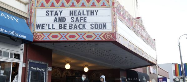 A man wears a mask while walking under the marquee of The Castro Theatre in San Francisco, Monday, 16 March 2020. Officials in six San Francisco Bay Area counties issued a shelter-in-place mandate Monday affecting nearly 7 million people, including the city of San Francisco itself. The order says residents must stay inside and venture out only for necessities for three weeks starting Tuesday in a desperate attempt by officials to curb the spread of the novel coronavirus. - Sputnik International