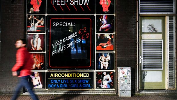 A sex club in Amsterdam's Red Light district closes its doors in response to a rapidly expanding coronavirus outbreak, in Amsterdam, Netherlands, March 15, 2020 - Sputnik International