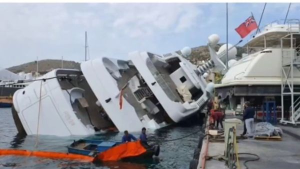The $78 million luxury superyacht belonging to Saudi Prince Turki bin Mohamed bin Fahd Al Saud submerged underwater in Perama, Greece.  - Sputnik International