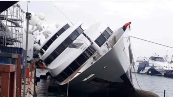 Photos: Saudi Prince’s $78 Million Superyacht Capsizes in Greece  - Sputnik International