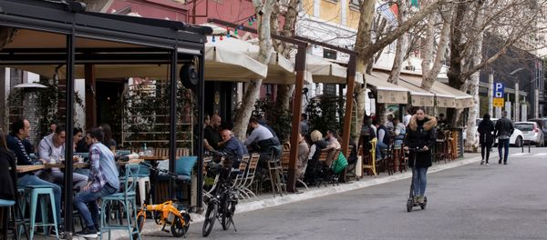 People enjoy warm weather despite health ministry ban on public gatherings due to coronavirus (COVID-19) spread in Podgorica, Montenegro March 14, 2020 - Sputnik International
