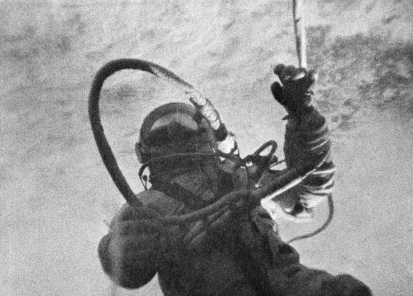 First Person to Walk in Space: Russian Cosmonaut Alexei Leonov and Those Who Came After Him First Person to Walk in Space: Russian Cosmonaut Alexei Leonov and Those Who Came After Him - Sputnik International
