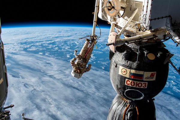 First Person to Walk in Space: Russian Cosmonaut Alexei Leonov and Those Who Came After Him First Person to Walk in Space: Russian Cosmonaut Alexei Leonov and Those Who Came After Him - Sputnik International