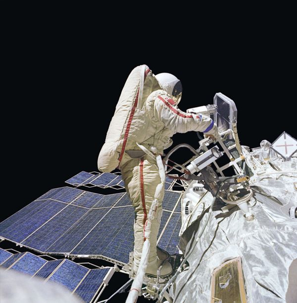 First Person to Walk in Space: Russian Cosmonaut Alexei Leonov and Those Who Came After Him First Person to Walk in Space: Russian Cosmonaut Alexei Leonov and Those Who Came After Him - Sputnik International