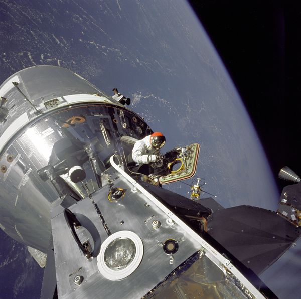First Person to Walk in Space: Russian Cosmonaut Alexei Leonov and Those Who Came After Him First Person to Walk in Space: Russian Cosmonaut Alexei Leonov and Those Who Came After Him - Sputnik International