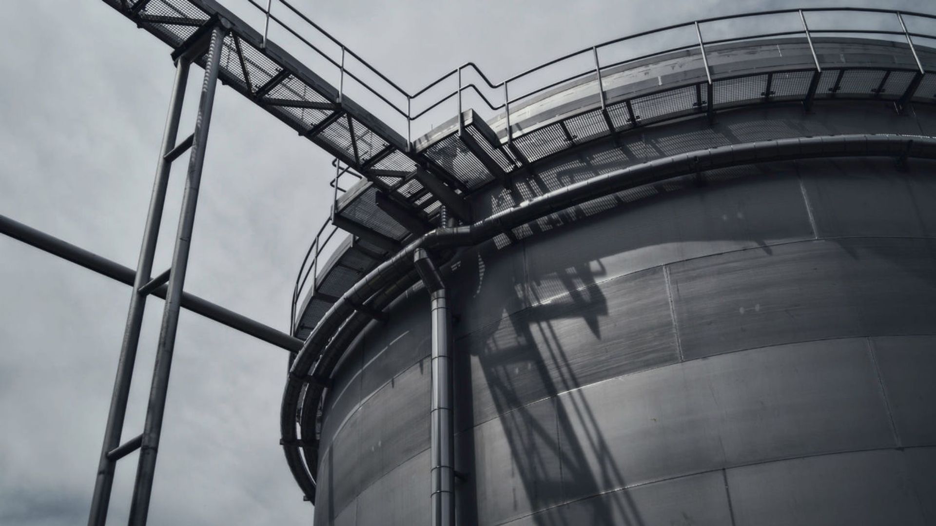 ExxonMobil, Chevron Reportedly Mulled Mindboggling Merger to Weather 2020 Downturn in Energy Markets ExxonMobil, Chevron Reportedly Mulled Mindboggling Merger to Weather 2020 Downturn in Energy Markets - Sputnik International, 1920, 01.02.2021
