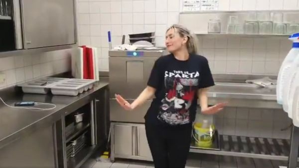 While the world is in stress because  of  coronavirus, my colleague Katerina Korosidou is enjoying dancing at work to get away from Corona stress - Sputnik International