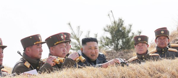 North Korean leader Kim Jong Un guides artillery fire competition in this image released by North Korea's Korean Central News Agency (KCNA) on March 20, 2020 - Sputnik International