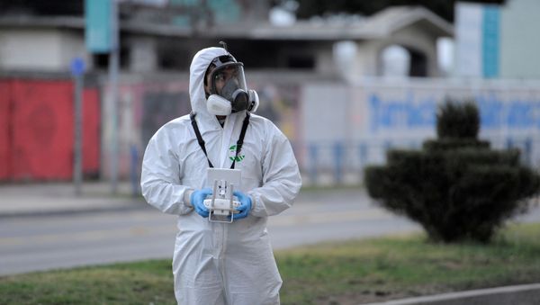 A local community worker uses a drone loaded with disinfectant to released on streets during the coronavirus disease (COVID-19) outbreak in Talcahuano, Chile March 21, 2020 - Sputnik International