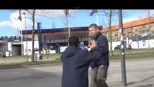 Screenshot of Rasmus Paludan being attacked - Sputnik International