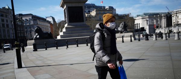 A man wears a mask in Trafalgar Square as the spread of the coronavirus disease (COVID-19) continues, in London, Britain, March 23, 2020 A man wears a mask in Trafalgar Square as the spread of the coronavirus disease (COVID-19) continues, in London, Britain, March 23, 2020 - Sputnik International
