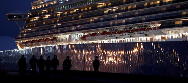 Workers walk past the coronavirus-hit cruise ship Diamond Princess as they leave the Yokohama Port, south of Tokyo, Japan February 21, 2020 Workers walk past the coronavirus-hit cruise ship Diamond Princess as they leave the Yokohama Port, south of Tokyo, Japan February 21, 2020 - Sputnik International