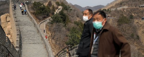 Men wearing protective masks stand as people hike along a section of the Great Wall in Badaling in Beijing, on its first day of re-opening after the scenic site's coronavirus related closure, China, 24 March 2020. Men wearing protective masks stand as people hike along a section of the Great Wall in Badaling in Beijing, on its first day of re-opening after the scenic site's coronavirus related closure, China, 24 March 2020. - Sputnik International