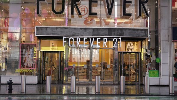 A closed Forever 21 store is pictured in Times Square following the outbreak of Coronavirus disease (COVID-19), in the Manhattan borough of New York City, New York, U.S., March 23, 2020 - Sputnik International