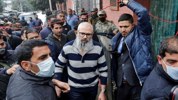 Omar Abdullah, former chief minister of Jammu and Kashmir, walks outside his residence following his release in Srinagar, March 24, 2020 - Sputnik International