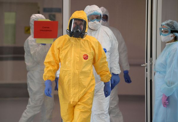 Head of Russia's Coronavirus Hospital Who Met With Putin Tests Positive for COVID-19 - Sputnik International