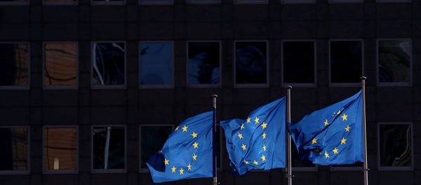 European Union flags fly outside the European Commission headquarters in Brussels, Belgium, February 19, 2020. - Sputnik International