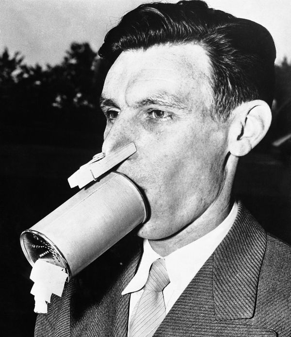 A tin can, clothes pin and some chemically-treated absorbent material make up this home-made gas mask designed and worn by Vernon A. Bowers, a chemist in Baltimore, June 4, 1942. A tin can, clothes pin and some chemically-treated absorbent material make up this home-made gas mask designed and worn by Vernon A. Bowers, a chemist in Baltimore, June 4, 1942. - Sputnik International