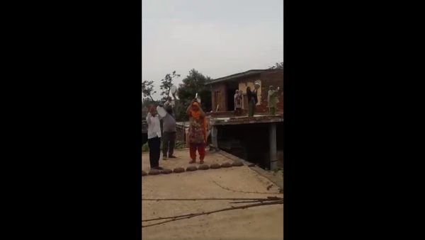 The other face of thali-bajaoing: hungry villagers in Patiala, Punjab bang plates demanding food The other face of thali-bajaoing: hungry villagers in Patiala, Punjab bang plates demanding food - Sputnik International