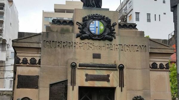 A memorial to the war with Paraguay in the Recoleta cemetery in Buenos Aires  - Sputnik International