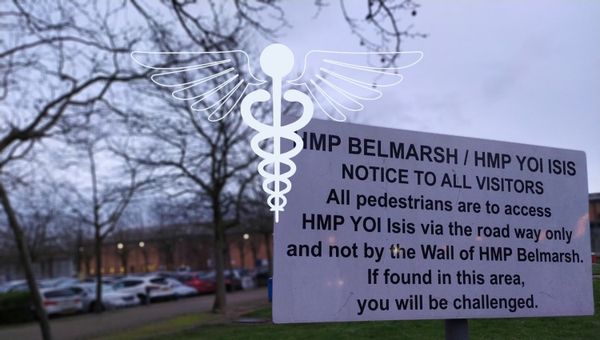 Belmarsh prison with sign to the right and medical emblem Belmarsh prison with sign to the right and medical emblem - Sputnik International