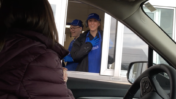 Video: US Teen Informed She's Class Valedictorian While Working Drive-Thru Line - Sputnik International