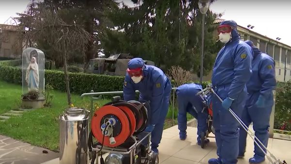 Russian military experts  prepare to carry out a complete sanitary disinfection treatment of the Martino Zanchi care home for the elderly in a suburb of Bergamo, Italy. - Sputnik International