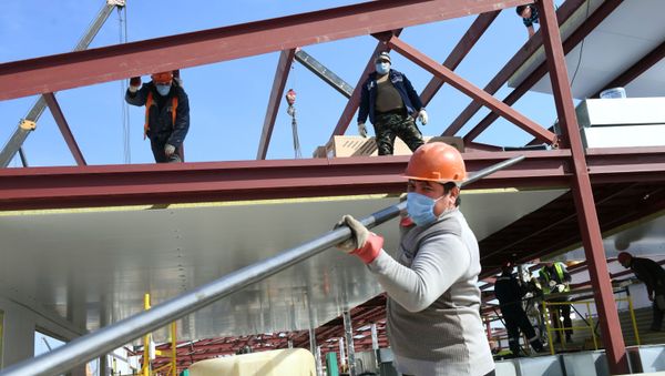 Russian Workers Build Multi-Purpose Medical Facilities - Sputnik International
