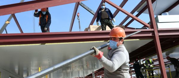 Russian Workers Build Multi-Purpose Medical Facilities Russian Workers Build Multi-Purpose Medical Facilities - Sputnik International