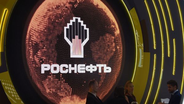 Russian Rosneft oil company's logo - Sputnik International