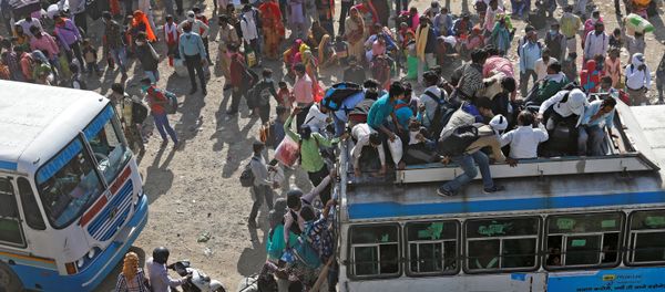 Migrant workers travel on crowded buses as they return to their villages, during a 21-day nationwide lockdown to limit the spreading of coronavirus disease (COVID-19), in Ghaziabad, on the outskirts of New Delhi, India, March 29, 2020.  - Sputnik International