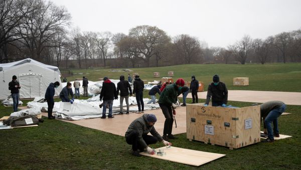 Samaritan’s Purse staffs set up an emergency field hospital in East Meadow in Central park during the outbreak of the coronavirus disease (COVID-19) in New York City, U.S., March 29, 2020. - Sputnik International