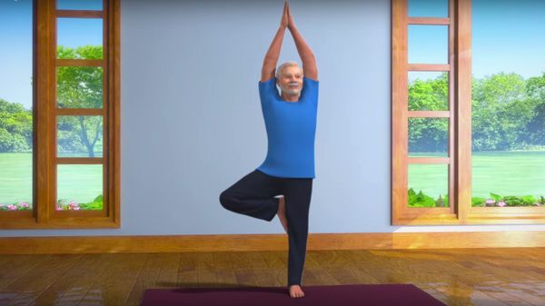 Yoga with Modi: Vrikshasana Hindi Yoga with Modi: Vrikshasana Hindi - Sputnik International