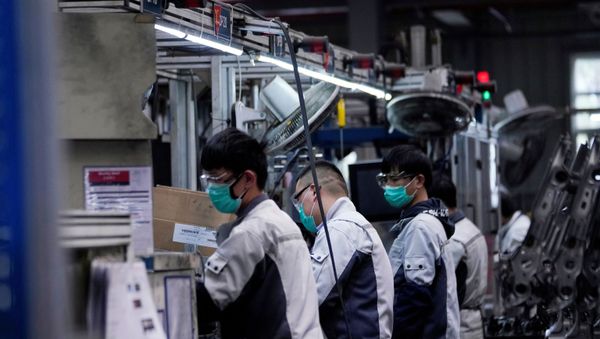 Employees wearing face masks work on a car seat assembly line at Yanfeng Adient factory in Shanghai, China, as the country is hit by an outbreak of a new coronavirus, February 24, 2020 - Sputnik International