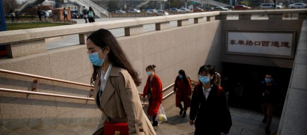 People wearing face masks exit a subway station following an outbreak of the coronavirus disease (COVID-19), in Beijing, China 30 March 2020. - Sputnik International