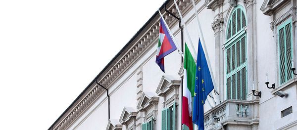 The Italian and EU flags fly at half mast as a sign of mourning for the victims of the coronavirus disease (COVID-19), at Palazzo del Quirinale, Rome, Italy 31 March 2020. The Italian and EU flags fly at half mast as a sign of mourning for the victims of the coronavirus disease (COVID-19), at Palazzo del Quirinale, Rome, Italy 31 March 2020. - Sputnik International