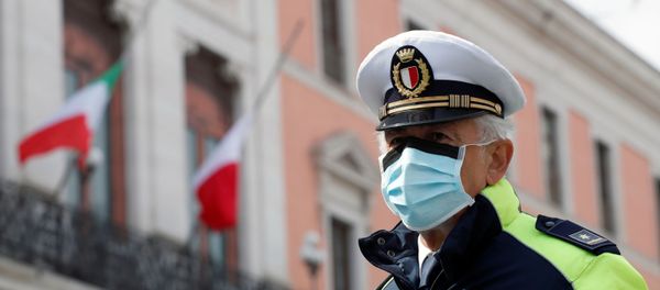 A police officer wears a protective mask, during the coronavirus disease (COVID-19) outbreak, in Bari, Italy, March 31, 2020 - Sputnik International