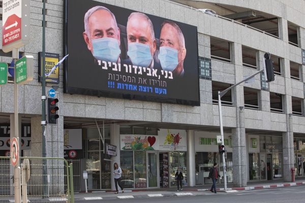 A billboard shows Israeli Prime Minister Benjamin Netanyahu, left, Israeli Former Defense Minister and leader of the Yisrael Beiteinu (Israel Our Home) right-wing party Avigdor Lieberman, center, and Blue and White party leader Benny Gantz, wearing masks in the Israeli city of Ramat Gan, near Tel Aviv, Sunday, March 29, 2020. A billboard shows Israeli Prime Minister Benjamin Netanyahu, left, Israeli Former Defense Minister and leader of the Yisrael Beiteinu (Israel Our Home) right-wing party Avigdor Lieberman, center, and Blue and White party leader Benny Gantz, wearing masks in the Israeli city of Ramat Gan, near Tel Aviv, Sunday, March 29, 2020. - Sputnik International