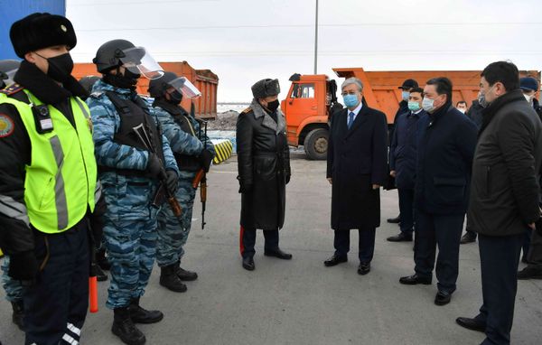 Kazakh President Kassym-Jomart Tokayev in protective masks visits a checkpoint, set up to lock down Nur-Sultan to prevent the spread of coronavirus disease (COVID-19), on the outskirts of Nur-Sultan, Kazakhstan March 19, 2020. Kazakh President Kassym-Jomart Tokayev in protective masks visits a checkpoint, set up to lock down Nur-Sultan to prevent the spread of coronavirus disease (COVID-19), on the outskirts of Nur-Sultan, Kazakhstan March 19, 2020. - Sputnik International
