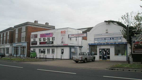 Small businesses opposite Peronne Road - Sputnik International