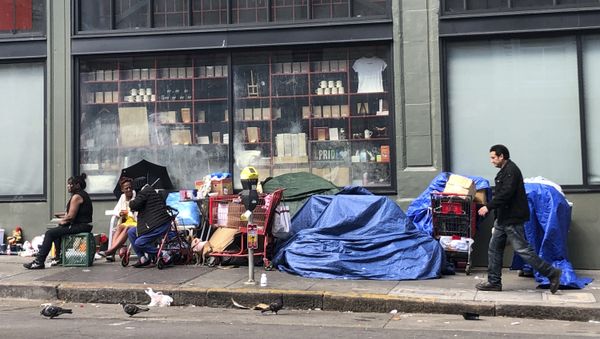People chat on a sidewalk in the Tenderloin neighborhood of San Francisco on Friday, March 20, 2020. As California authorities said they were working to limit the spread of the coronavirus in the homeless population, homeless people congregated as usual in parks and on sidewalks, disregarding orders to stay 6 feet apart and practice social distancing. People chat on a sidewalk in the Tenderloin neighborhood of San Francisco on Friday, March 20, 2020. As California authorities said they were working to limit the spread of the coronavirus in the homeless population, homeless people congregated as usual in parks and on sidewalks, disregarding orders to stay 6 feet apart and practice social distancing. - Sputnik International