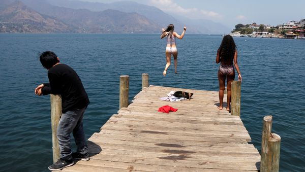 Backpacker and Spanish language student Lola Daehler, from the U.S., jumps into the water after she decided to stay in Guatemala, where she feels safer to confront the outbreak of coronavirus disease (COVID-19), in San Pedro La Laguna, Solola, Guatemala March 27, 2020 - Sputnik International