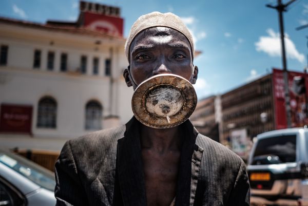 A man wearing an alternative mask poses for a photograph in Kampala, on April 1, 2020 A man wearing an alternative mask poses for a photograph in Kampala, on April 1, 2020 - Sputnik International